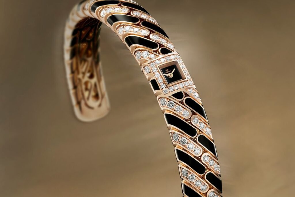 Jaeger-LeCoultre Calibre 101 Chain – Jewellery Watch Jaeger-LeCoultre Calibre 101 Chain high jewellery watch featuring an 18-carat pink-gold bangle with black HyCeram and diamonds.