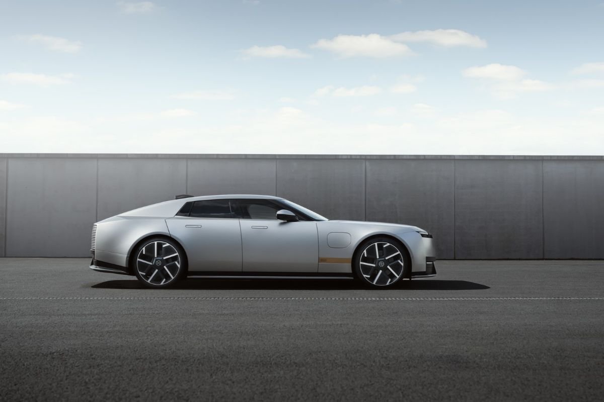 Side profile of the Jaguar Type 01 showing its long bonnet and grand touring proportions